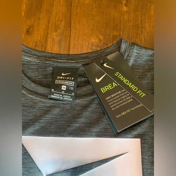✔️Nike Dri Fit Tee Size (M) NWT✨ - Picture 10 of 11
